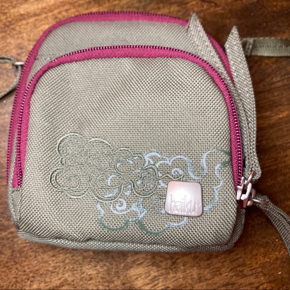 Haiku crossbody/wristlet wallet